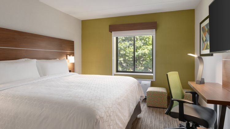 Holiday Inn  Express Plattsburgh Room