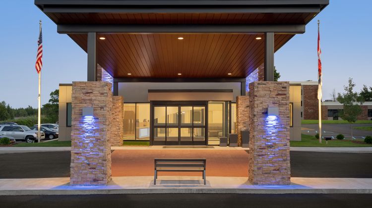 Holiday Inn  Express Plattsburgh Exterior