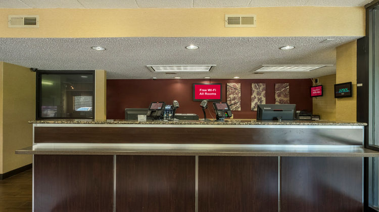 Red Roof PLUS+ Wilmington - Newark Lobby