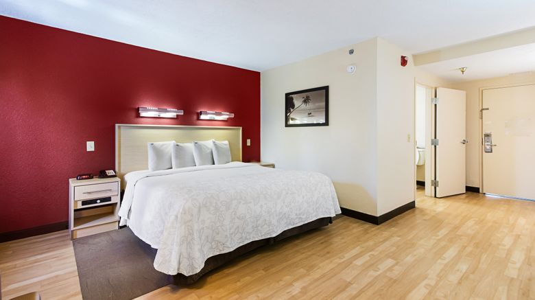 <b>Red Roof PLUS+ West Palm Beach Room</b>. Images powered by <a href="https://www.leonardoworldwide.com/" title="Leonardo Worldwide" target="_blank">Leonardo</a>.