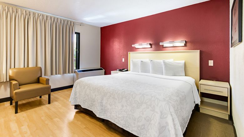 <b>Red Roof PLUS+ West Palm Beach Room</b>. Images powered by <a href="https://www.leonardoworldwide.com/" title="Leonardo Worldwide" target="_blank">Leonardo</a>.