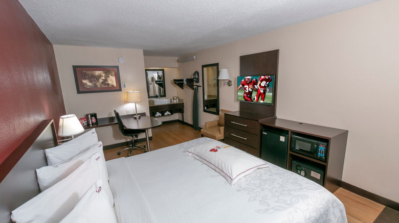 <b>Red Roof PLUS+ West Springfield Room</b>. Images powered by <a href="https://www.leonardoworldwide.com/" title="Leonardo Worldwide" target="_blank">Leonardo</a>.