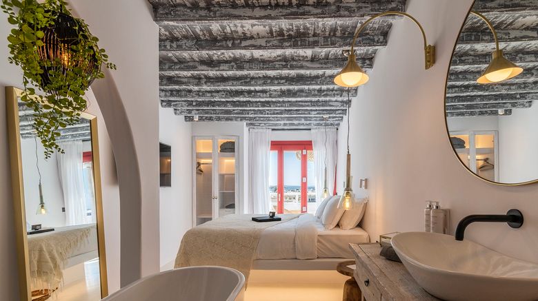 <b>The TownHouse Mykonos Suite</b>. Images powered by <a href="https://www.leonardoworldwide.com/" title="Leonardo Worldwide" target="_blank">Leonardo</a>.