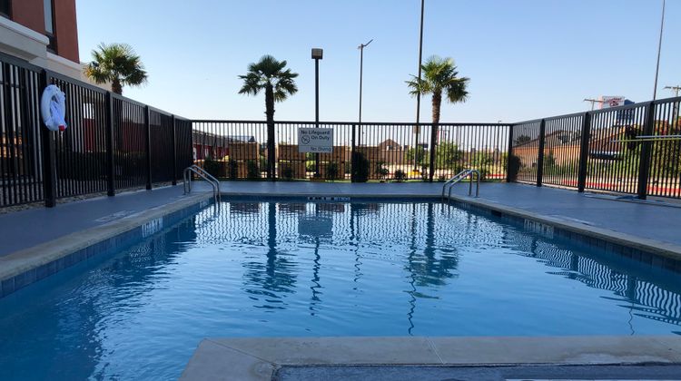 Holiday Inn Express Hillsboro I-35 Pool