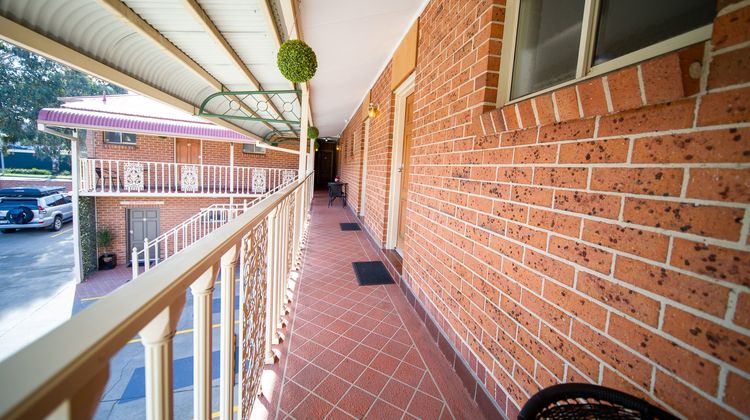 Hamilton's Queanbeyan Motel Lobby