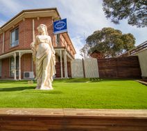 Hamilton's Queanbeyan Motel Exterior