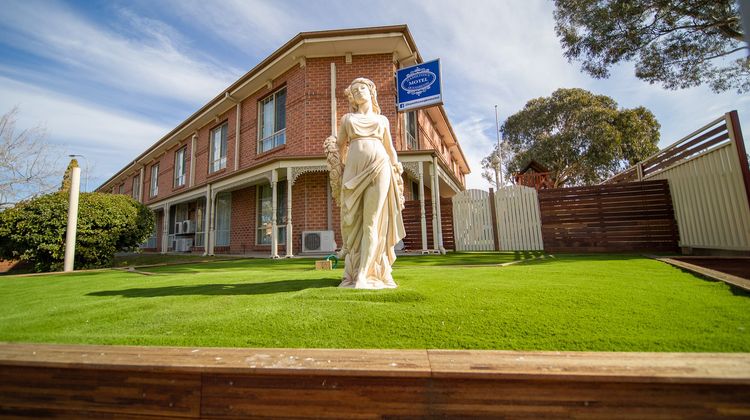 Hamilton's Queanbeyan Motel Exterior