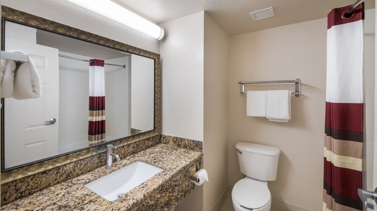 Red Roof Inn & Suites Austin East-Manor Room