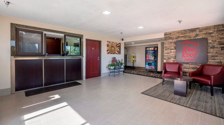 <b>Red Roof Inn Norfolk - Portsmouth Lobby</b>. Images powered by <a href="https://www.leonardoworldwide.com/" title="Leonardo Worldwide" target="_blank">Leonardo</a>.