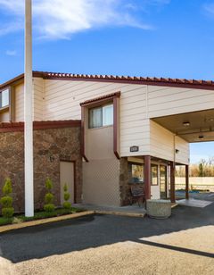 Red Roof Inn & Suites Medford - Airport
