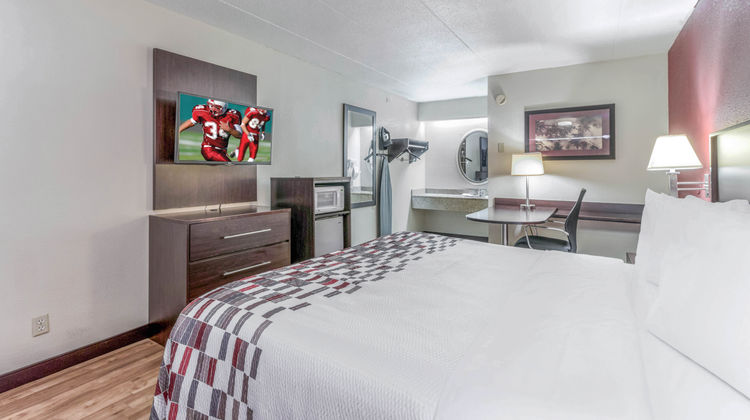 Red Roof Inn Columbia, MO Room