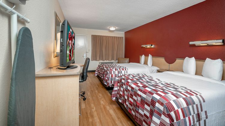 Red Roof Inn Louisville Expo Airport Room