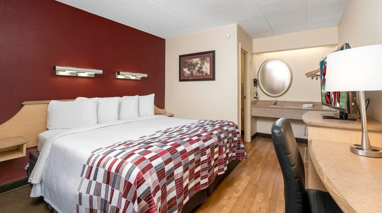 Red Roof Inn Louisville Expo Airport Room