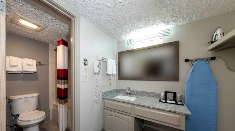 Red Roof Inn Monroe Room