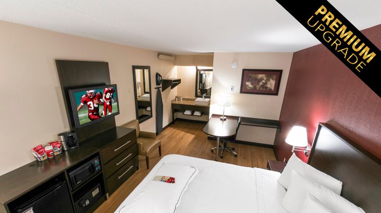 <b>Red Roof PLUS+ Philadelphia Airport Room</b>. Images powered by <a href="https://www.leonardoworldwide.com/" title="Leonardo Worldwide" target="_blank">Leonardo</a>.