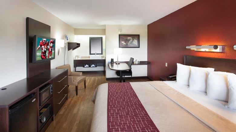 <b>Red Roof PLUS+ Philadelphia Airport Room</b>. Images powered by <a href="https://www.leonardoworldwide.com/" title="Leonardo Worldwide" target="_blank">Leonardo</a>.