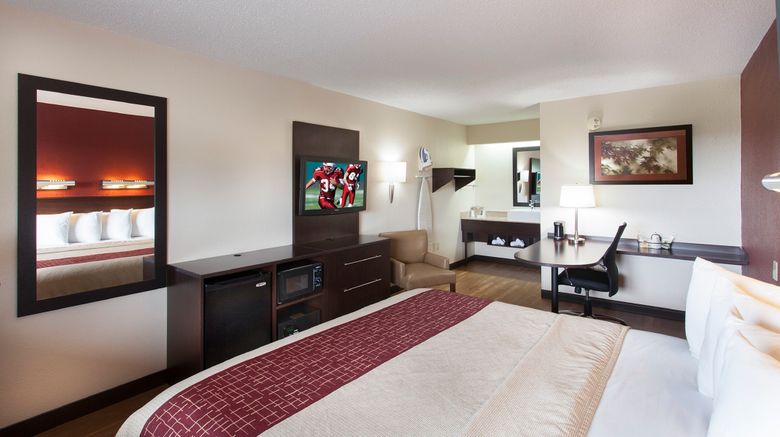 <b>Red Roof PLUS+ Philadelphia Airport Room</b>. Images powered by <a href="https://www.leonardoworldwide.com/" title="Leonardo Worldwide" target="_blank">Leonardo</a>.