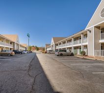 HomeTowne Studios Spartanburg- Asheville Exterior