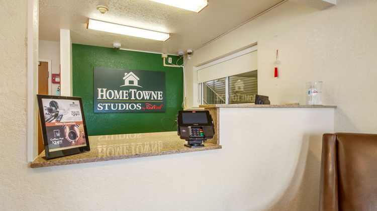 HomeTowne Studios Mt Laurel/Maple Shade Lobby