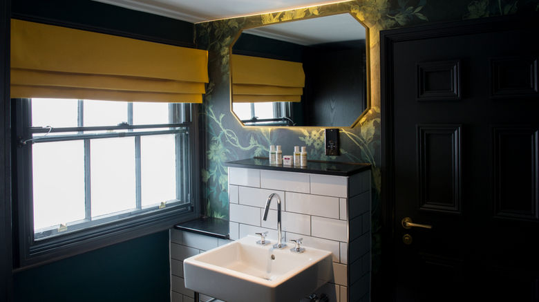 <b>Hotel du Vin Stratford-upon-Avon Room</b>. Images powered by <a href="https://www.leonardoworldwide.com/" title="Leonardo Worldwide" target="_blank">Leonardo</a>.