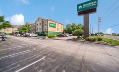 HomeTowne Studios St Louis Airport/ N