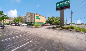 HomeTowne Studios St Louis Airport/ N