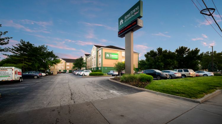 HomeTowne Studios St Louis Airport/ N Exterior