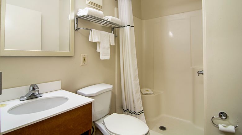 <b>HomeTowne Studios Chicago - Waukegan Room</b>. Images powered by <a href="https://www.leonardoworldwide.com/" title="Leonardo Worldwide" target="_blank">Leonardo</a>.