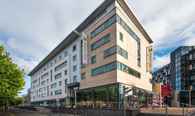 Holiday Inn Express Leeds-Armouries Exterior