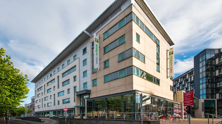 Holiday Inn Express Leeds-Armouries Exterior