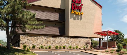 Red Roof PLUS+ St Louis Forest Park Exterior