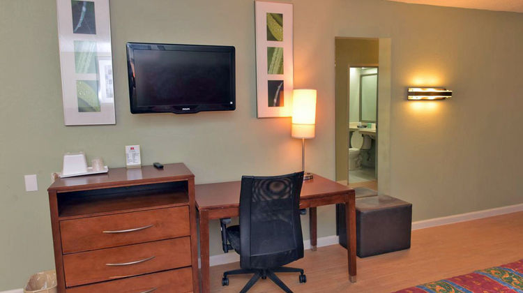 Red Carpet Inn Room