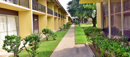Red Carpet Inn Exterior