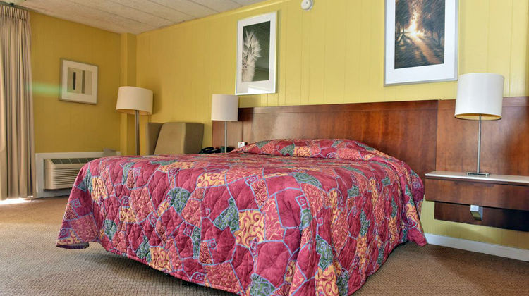 Red Carpet Inn Room