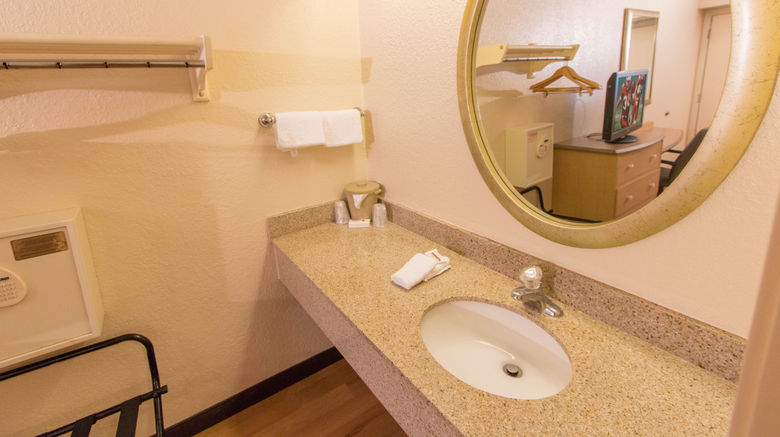 <b>Red Roof Inn Hilton Head Island Room</b>. Images powered by <a href="https://www.leonardoworldwide.com/" title="Leonardo Worldwide" target="_blank">Leonardo</a>.