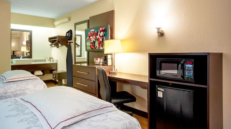 <b>Red Roof PLUS+ Baltimore BWI Airport Room</b>. Images powered by <a href="https://www.leonardoworldwide.com/" title="Leonardo Worldwide" target="_blank">Leonardo</a>.