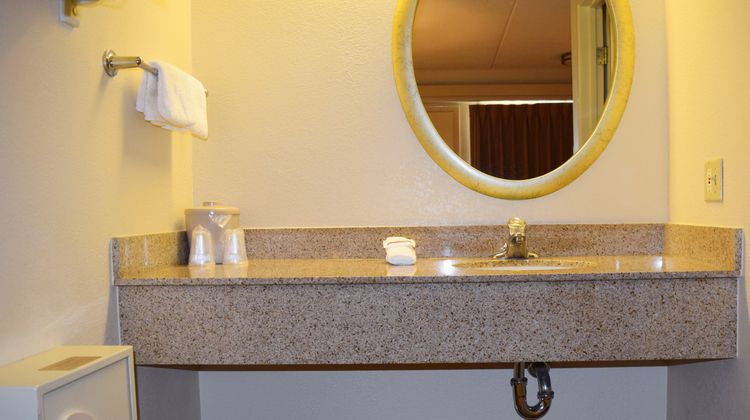 Red Roof Inn Syracuse Room