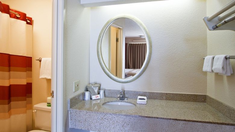 <b>Red Roof Inn Syracuse Room</b>. Images powered by <a href="https://www.leonardoworldwide.com/" title="Leonardo Worldwide" target="_blank">Leonardo</a>.
