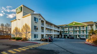 HomeTowne Studios Spokane - Valley