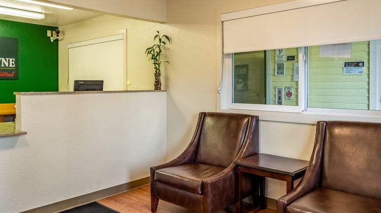 HomeTowne Studios Eugene - Springfield Lobby