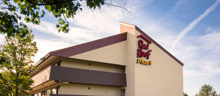 Red Roof Plus Chicago - Willowbrook Exterior