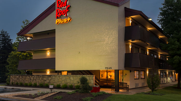 Red Roof Plus Chicago - Willowbrook Exterior
