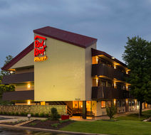 Red Roof Plus Chicago - Willowbrook Exterior