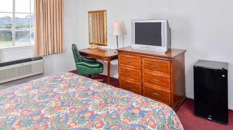Red Carpet Inn Room