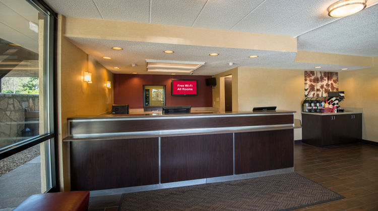 Red Roof Plus Chicago - Willowbrook Lobby