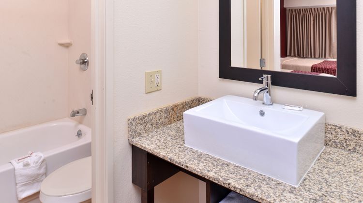 Red Roof Inn Champaign - University Room