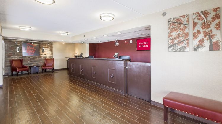 Red Roof Inn Cincinnati - Sharonville Lobby