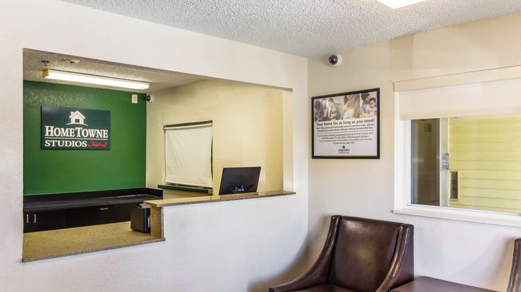 HomeTowne Studios Houston - West Oaks Lobby
