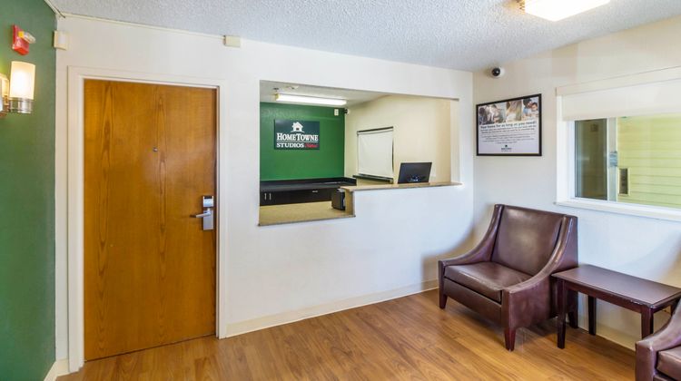 HomeTowne Studios Houston - West Oaks Lobby