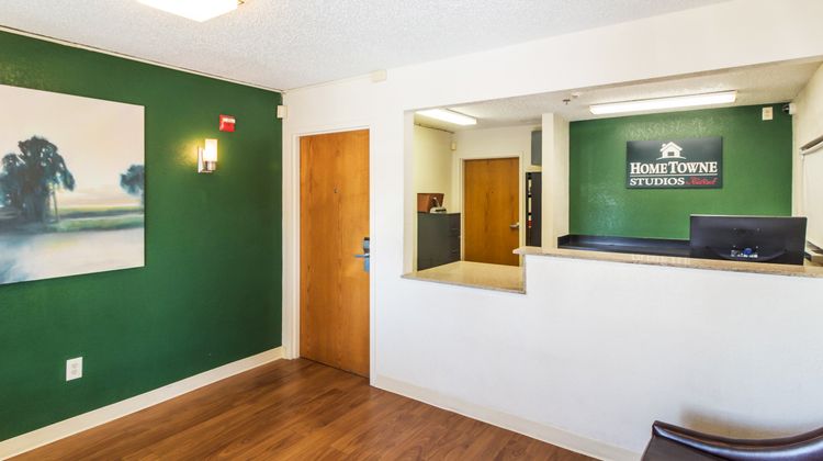 HomeTowne Studios Houston - West Oaks Lobby